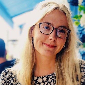 a photo of writer Jessica Downey