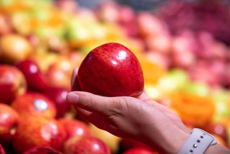 Are Apples Actually Good for You? Dietitians Weigh In