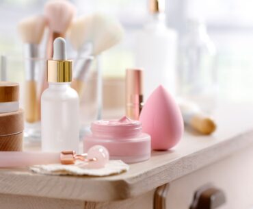 4 Signs It’s Time to Toss Your Beauty Products ASAP