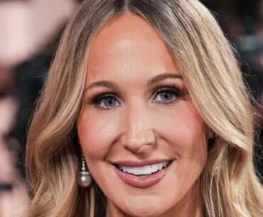 Nikki Glaser’s Golden Globes Plumping Lip Oil Is on Sale For $11