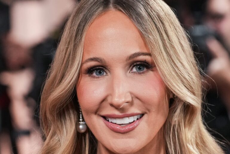 Nikki Glaser’s Golden Globes Plumping Lip Oil Is on Sale For $11