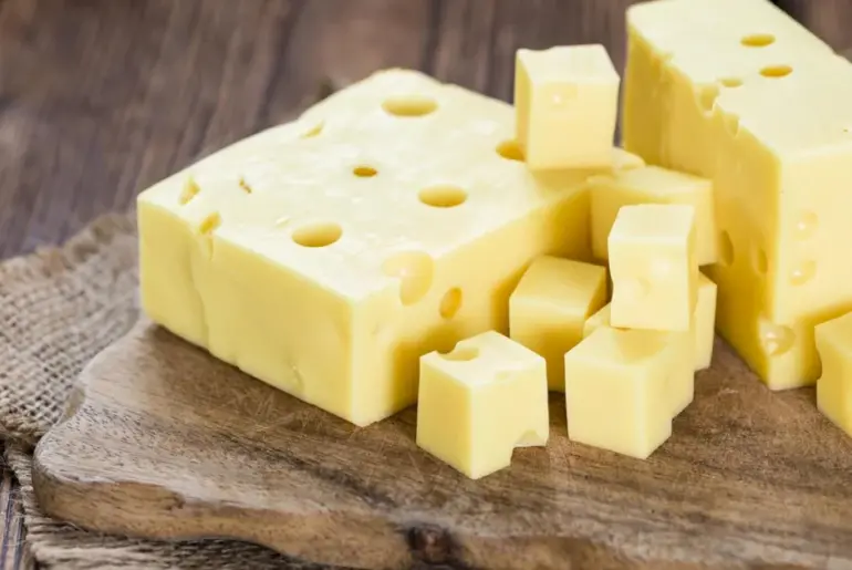 Does Eating Full-Fat Cheese Reduce the Risk of Dementia?