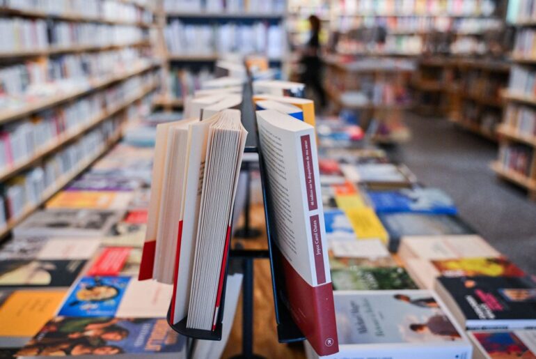 Experts Warn: The Dangerous Blur Between Science and Wellness in Mental Health Bestsellers