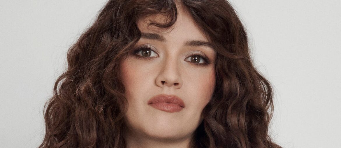 How Olivia Cooke Gets Into Character For The BAFTAs