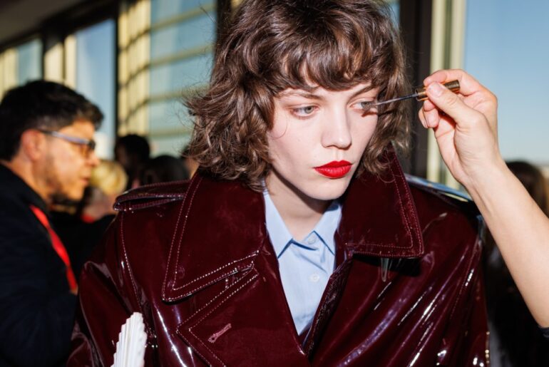 Bye-bye natural-looking make-up: full glam is back