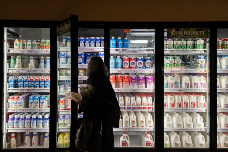 Shoppers at a grocery store in New York. The costs and nutritional impact of the new dietary guidelines vary based not just on where Americans live and shop, but how each individual might interpret the new guidelines.
