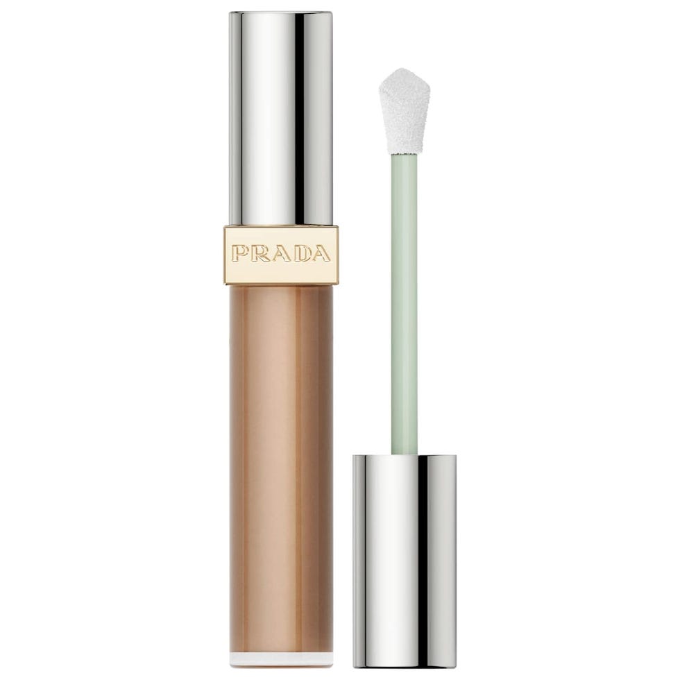 Micro-Correcting Blurring Concealer with Peptides