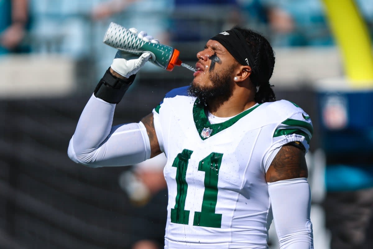 New York Jets linebacker Jermaine Johnson warms up before an NFL football game against the Jacksonville Jaguars, Dec. 14, 2025, in Jacksonville, Fla. (AP Photo/Gary McCullough) (Copyright 2025 The Associated Press. All rights reserved.)