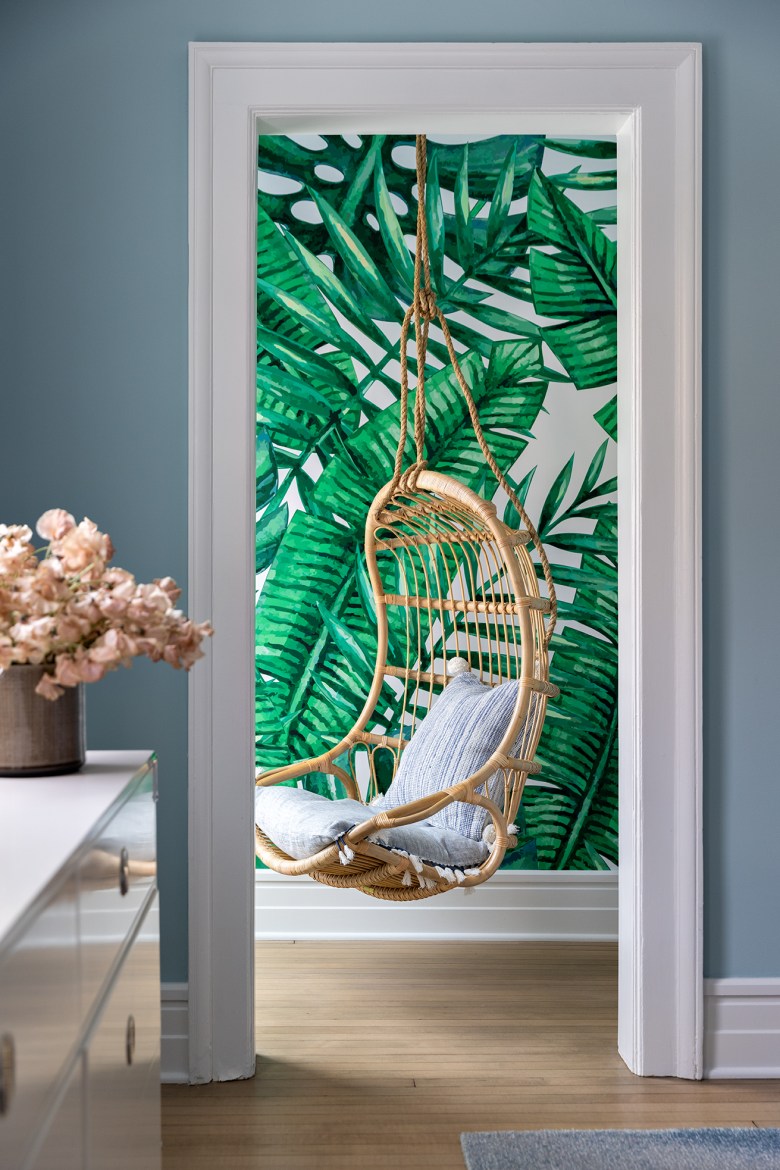 curved hanging chair