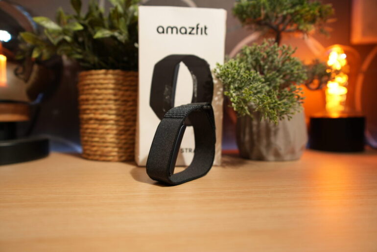 Smart fitness tracker without display and without subscription