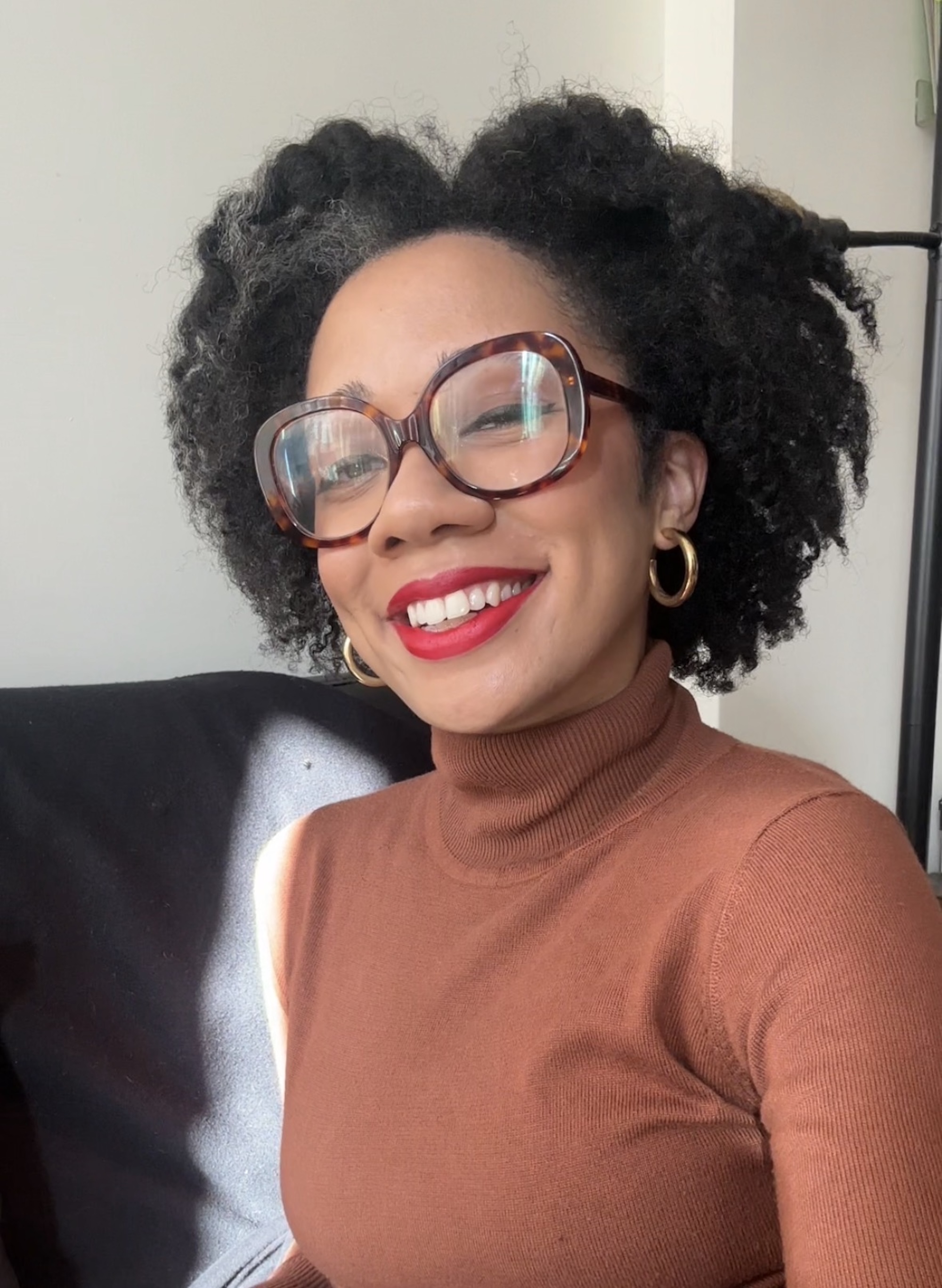 Eden Stuart wearing True Velvet Lipstick in Velvet Ribbon.