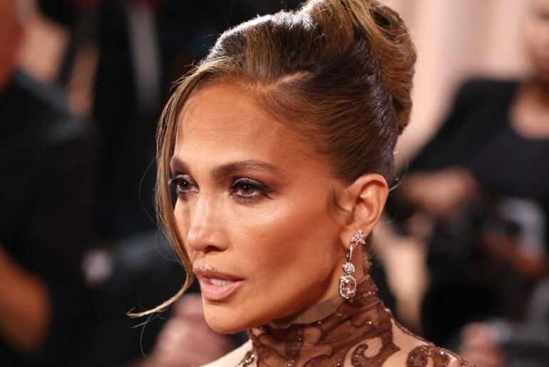 Jennifer Lopez Shares Her Fitness Mantra in Fitted Crop Top & Leggings