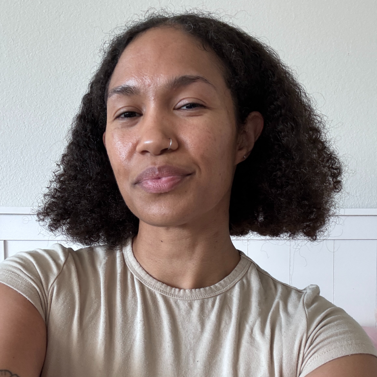 A beauty editor wearing L'Oréal's Iron Sleek haircare collection