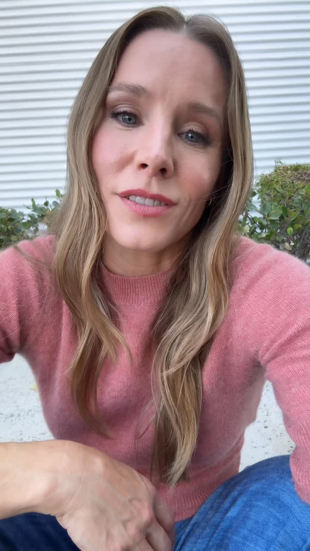 @kristenanniebell with faded blonde hair