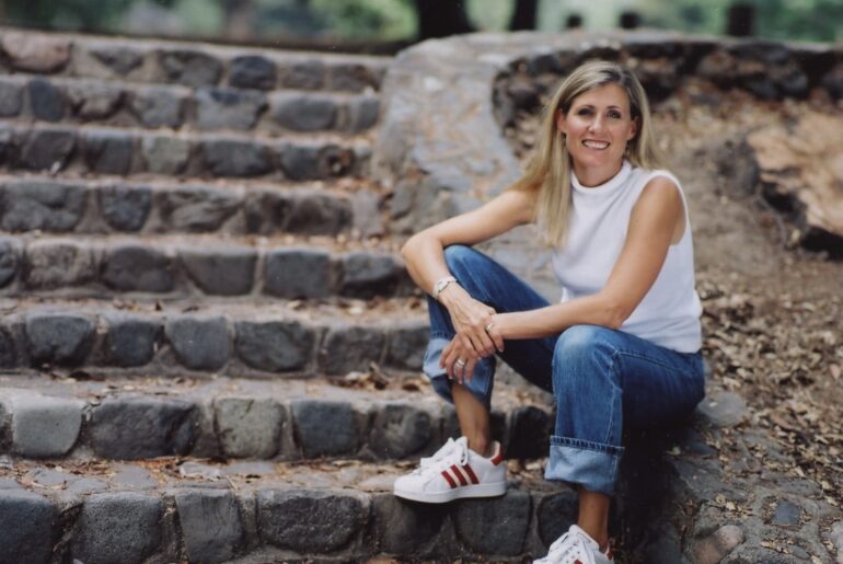 How singer-songwriter Jana Alayra found hope after heartbreak — Salt&Light