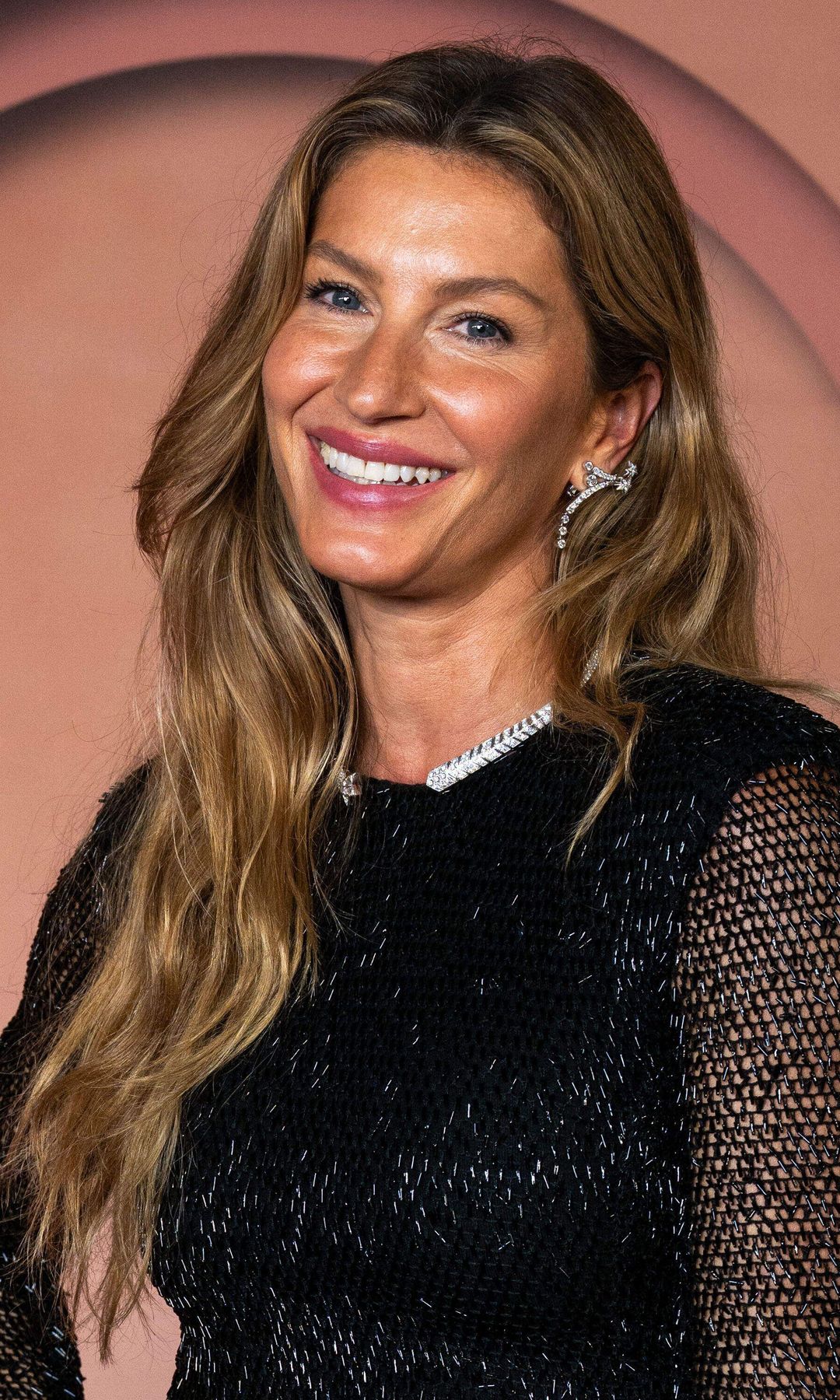Doha, United Arab Emirates. 23rd Nov, 2025. Gisele Bündchen arrives to the Franca Fund Gala at the Museum of Islamic Art, in Doha, Qatar, on November 23, 2025. Photo by Balkis Press/ABACAPRESS.COM Credit: Abaca Press/Alamy Live News 