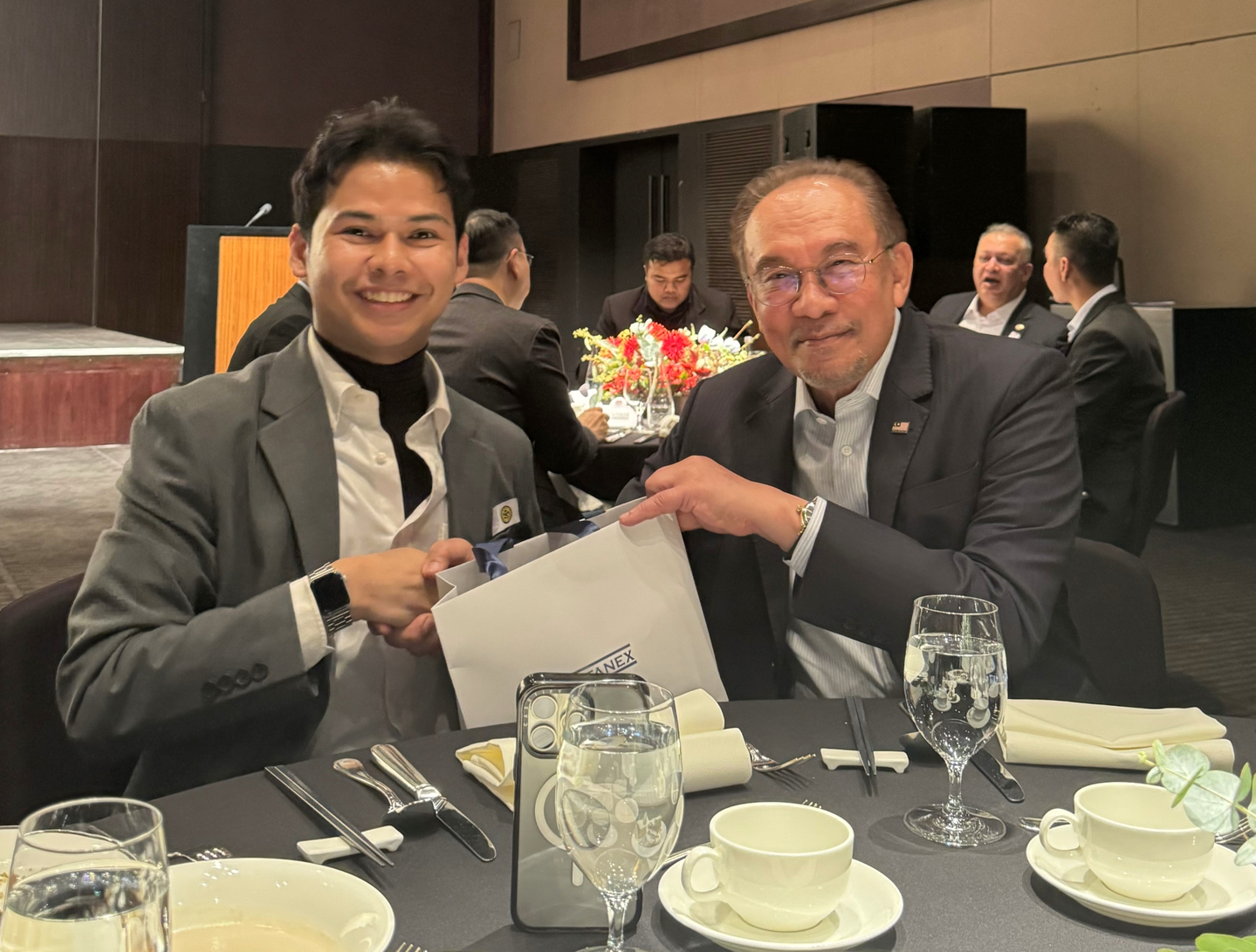 Muhammad Naufal Bin Omar, left, poses for a photo with Malaysian Prime Minister Dato Seri Anwar Ibrahim. [MUHAMMAD NAUFAL BIN OMAR] 