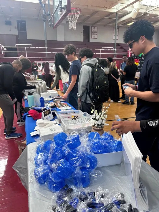 <em>Attendees gather supplies from Wellpoint Tennessee representatives. (Wellpoint Tennessee)</em>