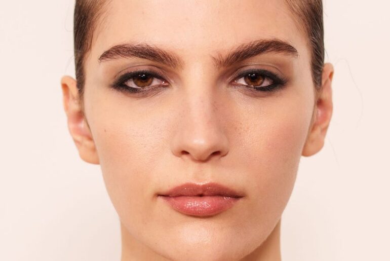 The best lifting, smudge-free eye make-up for hooded eyes