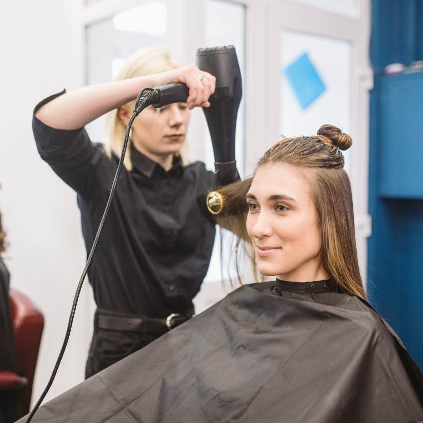 Customer who doesn't want to talk at a silent appointment at a salon