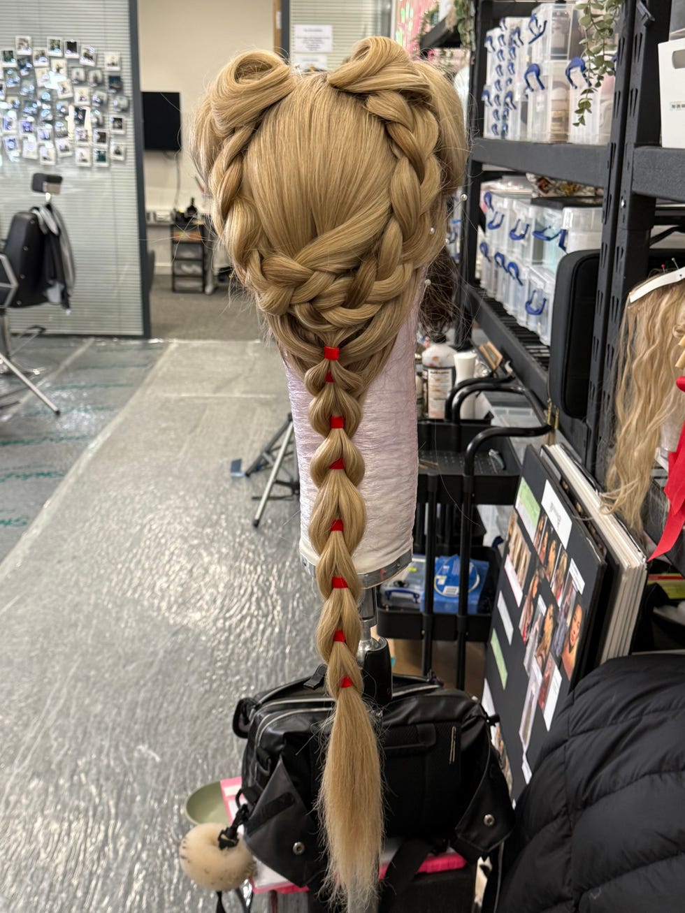 margot robbie wuthering heights beauty