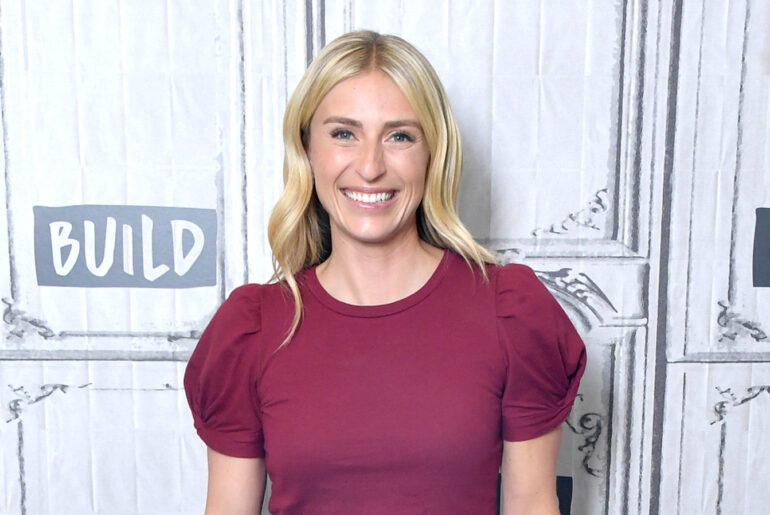 HGTV's Jasmine Roth Is Such A Fresh-Faced Beauty Going Makeup Free