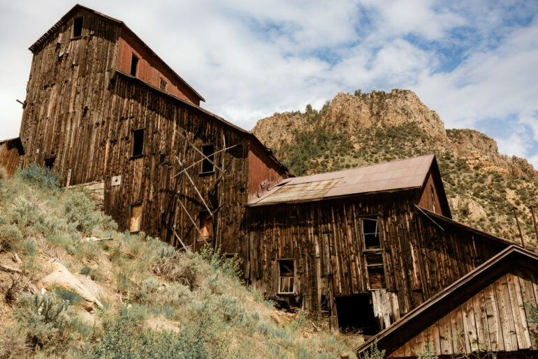 Idaho's Once-Thriving Mining Town Is Now An Abandoned Relic With Nearby Camping, Trails, And Mountain Beauty