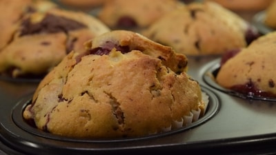Vanshika Khurana uses oat flour in her strawberry walnut muffins recipe. (Pixabay)