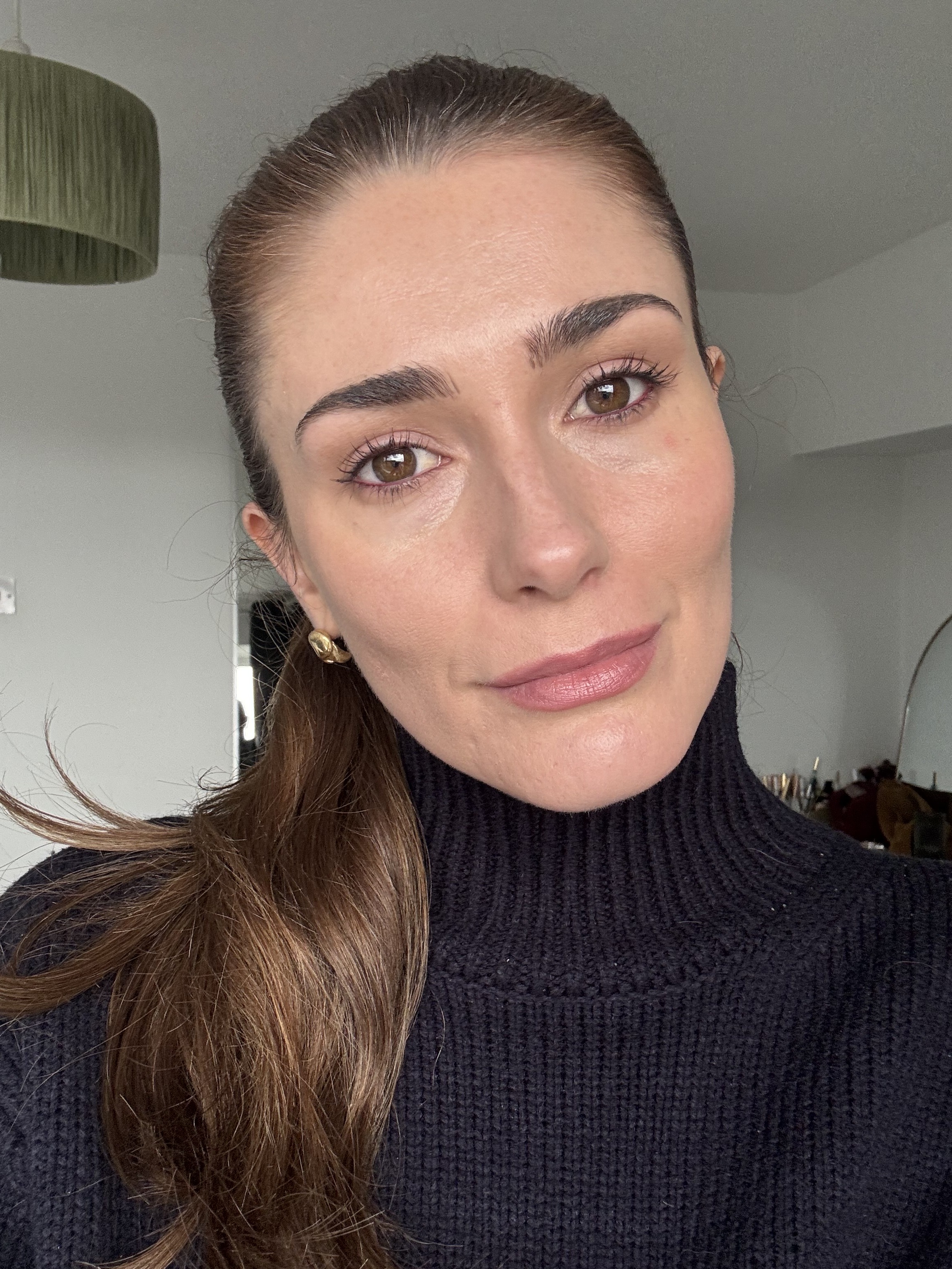 A selfie of Eleanor wearing the satin kajal eyeliner in fig