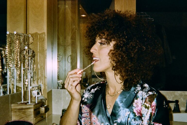 7 Vintage Beauty Trends That Are Back, per Experts