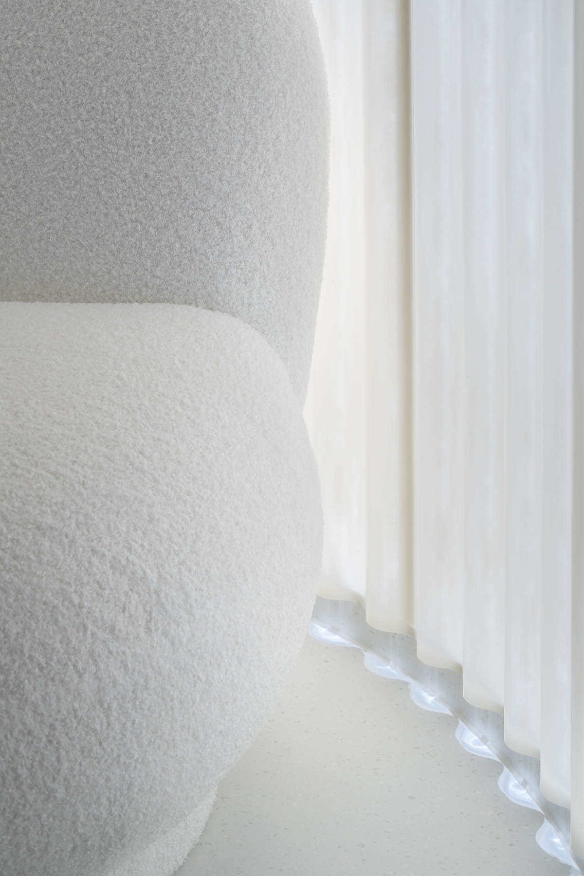 A beauty salon brings warm light with translucent partitions and tactile elements in Prague