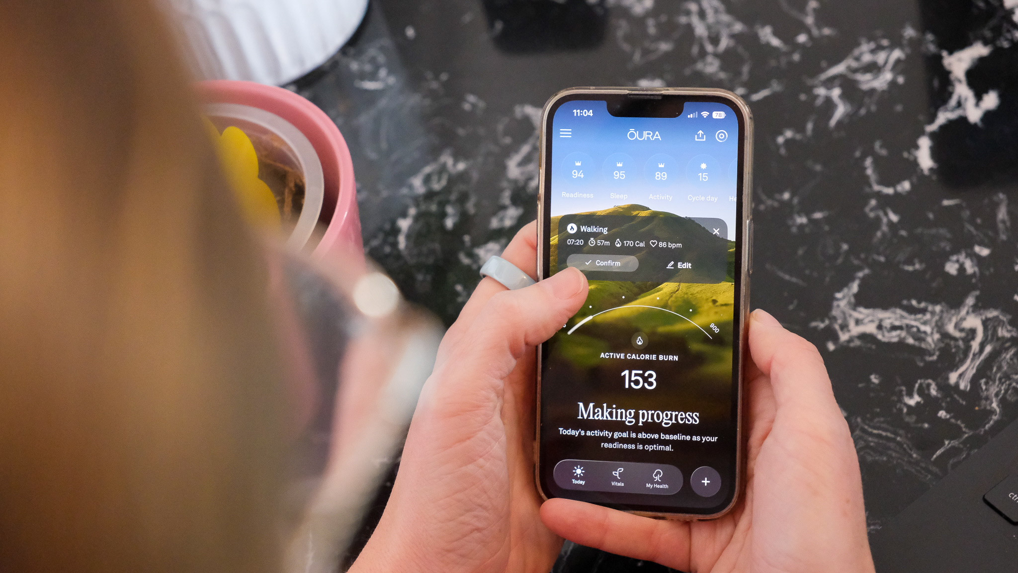 Oura Ring 4 Ceramic and Oura app