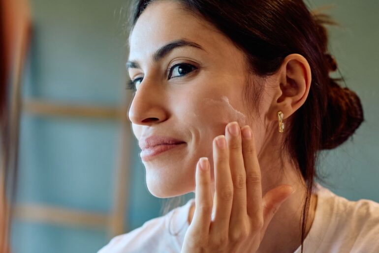 The First Aid Beauty Ultra Repair Cream Hydrates Skin