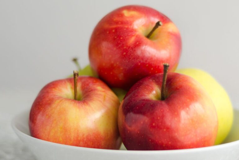 Is Eating An Apple A Day Actually Healthy? A Dietitian Weighs In