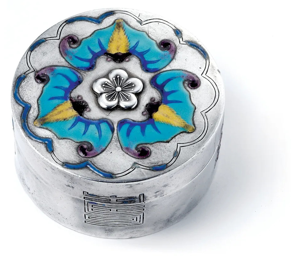 A powder box from the Musée Guimet's exhibition "K-Beauty"