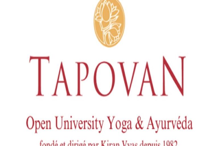 Serene cours de yoga Paris 15 sessions at the Tapovan Open University center.