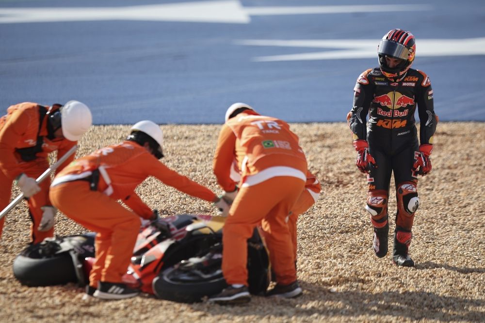 Maverick Viñales, Red Bull KTM Tech 3, sufrió una caída en la Sprint de Goiania