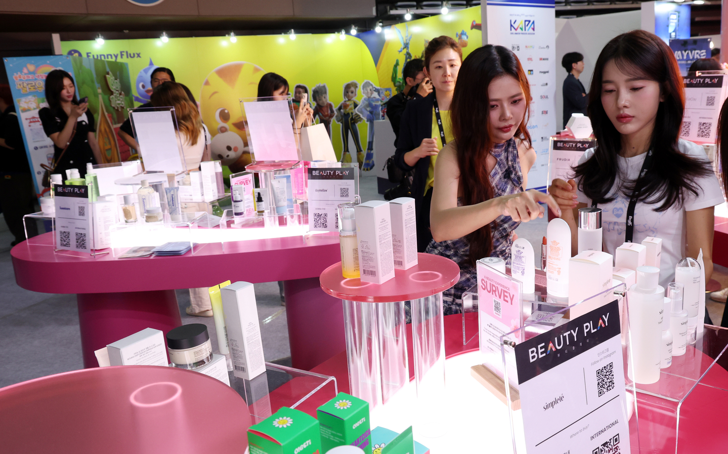 Foreign visitors look around the exhibition in Songpa District, southern Seoul on June 19, 2025. [NEWS1]