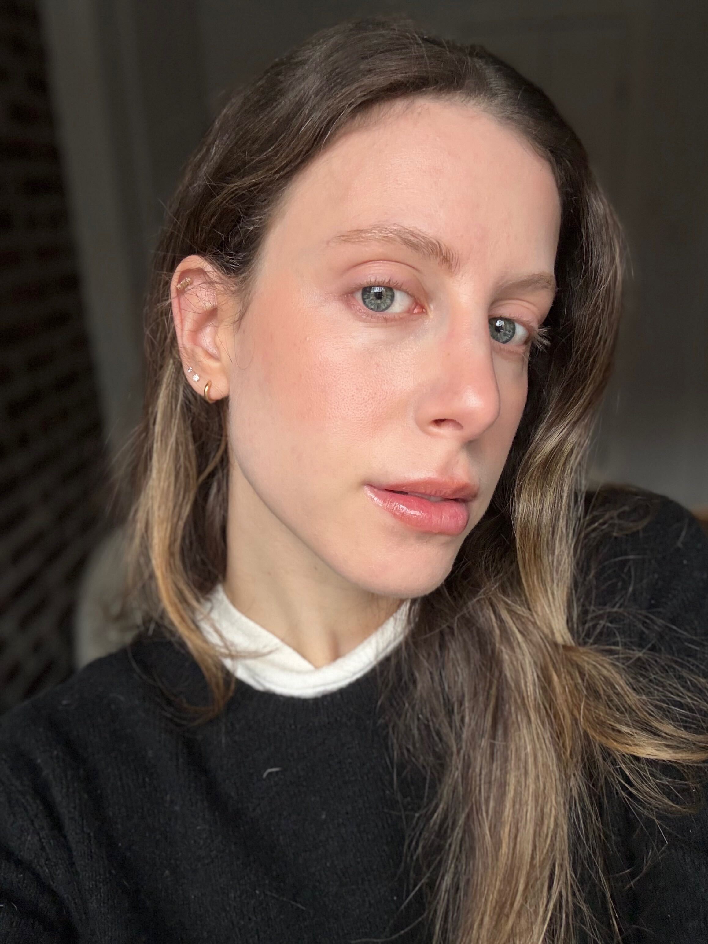 Photo of Jamie Schneider wearing Embryolisse's color balm in mocha