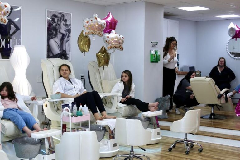 LA Nail and Beauty Bar hosts Princess Pamper Party