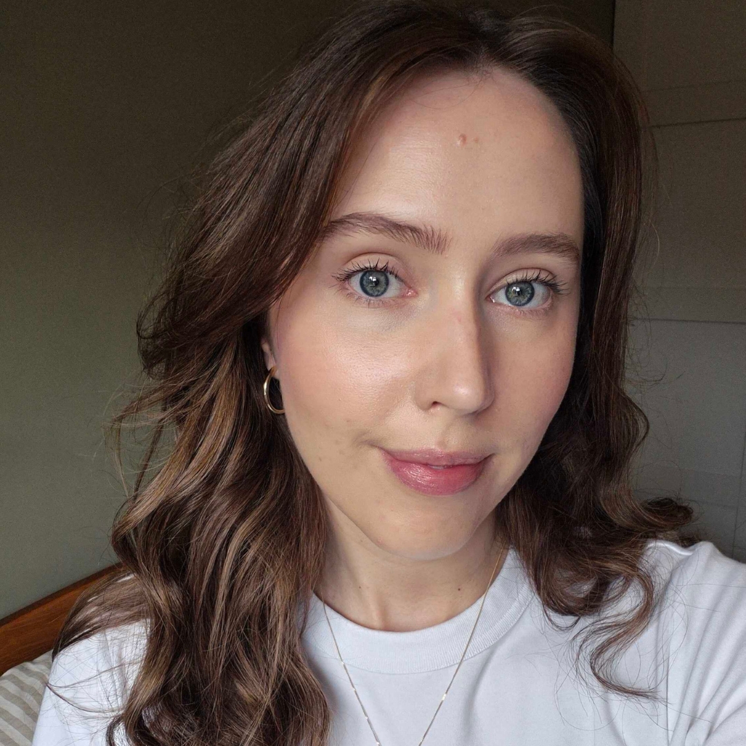 Image of Naomi Jamieson smiling with curly brunette hair