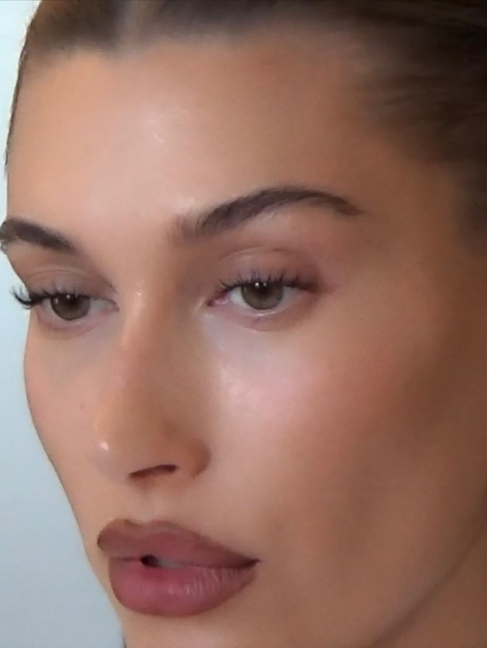 Selfie of Hailey Bieber.