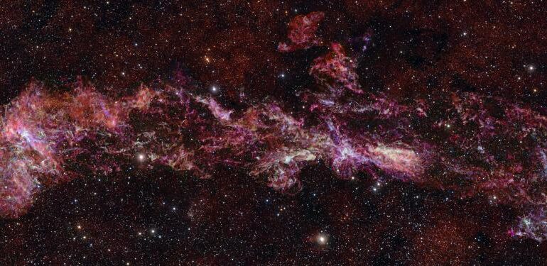 Swirling beauty of the Milky Way galaxy’s heart is captured in a new telescope picture – Macomb Daily