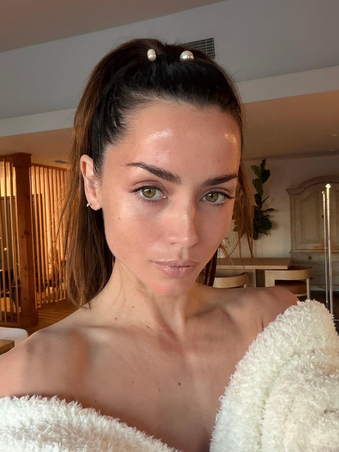 Ana de Armas after Beauty Sandwich facial