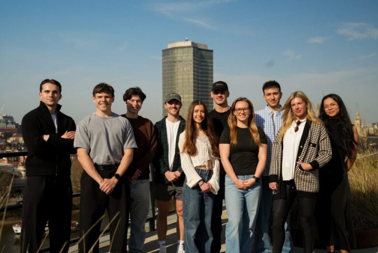 Roxfit Raises $2.4M for Hybrid Fitness Training App