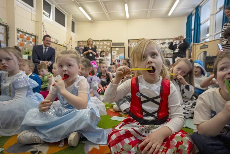 School children brush their teeth for two minutes inside a classroom at Fair Furlong Primary School in Bristol. A national supervised toothbrushing campaign has been launched in a bid to "revive" the country's oral health. The programme, in which children are encouraged to brush their teeth with a fluoride toothpaste, will take place in early years settings, including nurseries and schools. Picture date: Thursday March 6, 2025. PA Photo. Photo credit should read: Ben Birchall/PA Wire