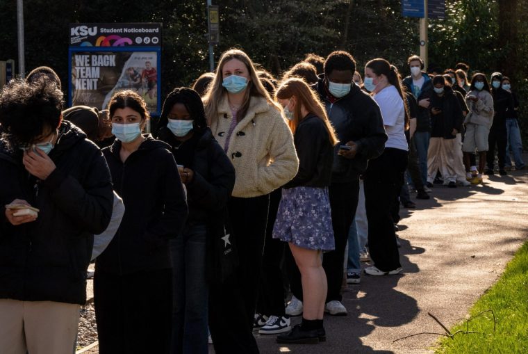 People queue to receive vaccinations at the Sports centre on the University of Kent campus, following an outbreak of meningitis cases in Kent, in Canterbury, Britain, March 18, 2026. REUTERS/Chris J. Ratcliffe