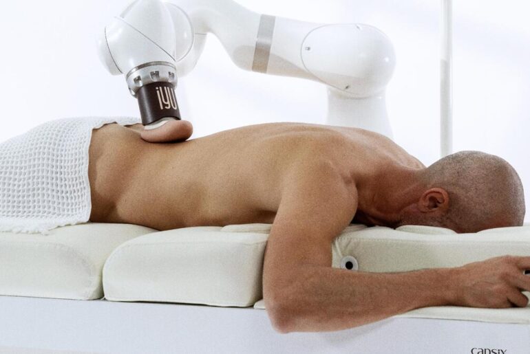 Earthlite and Capsix partner to develop AI-powered robot massage solutions