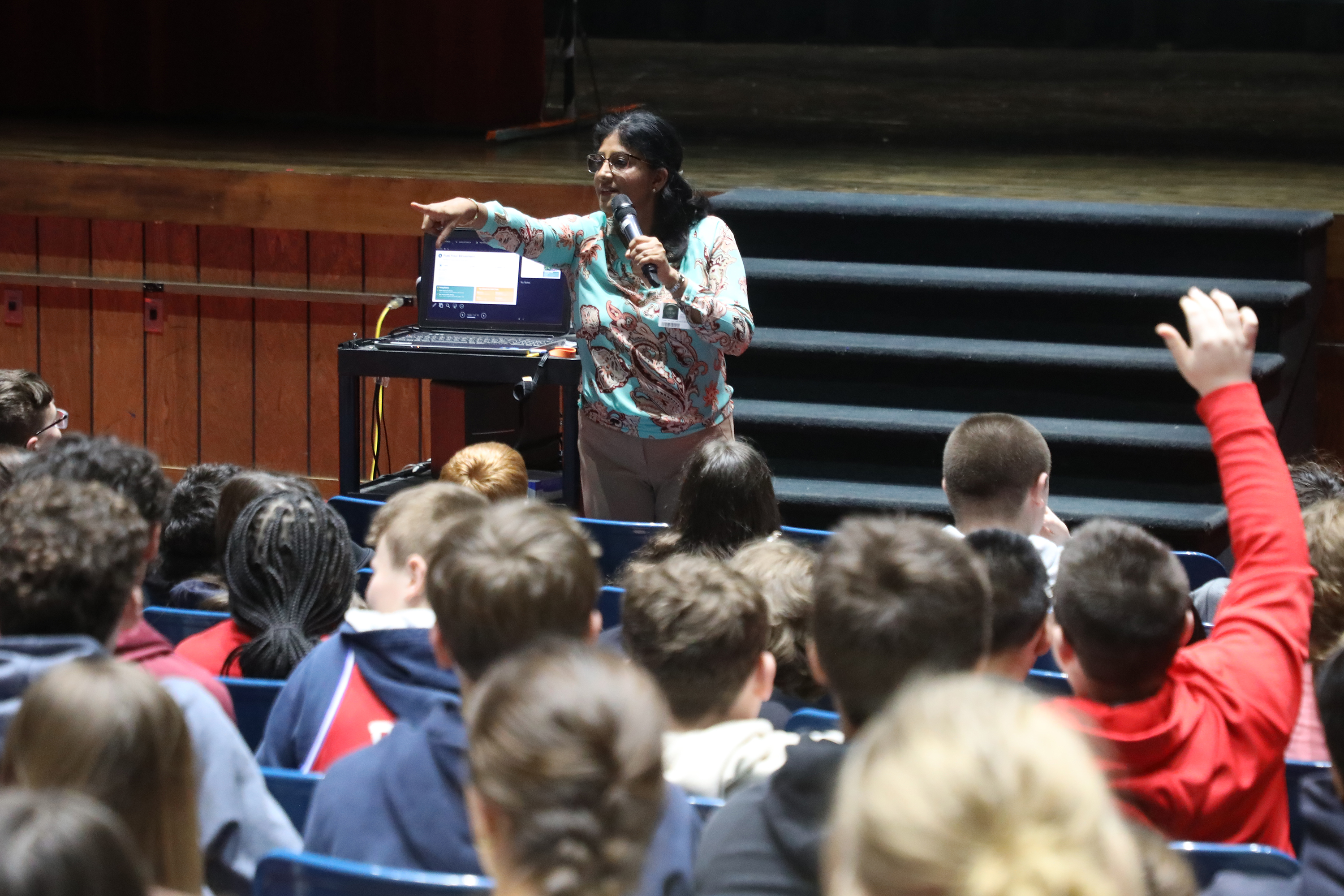 Dr. Manju Thomas talks to 8th grade students about healthy...