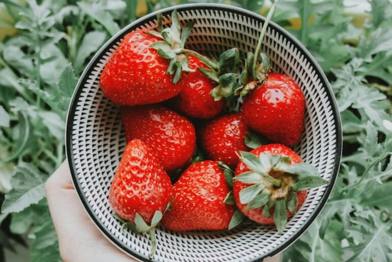 11 Seasonal Spring Vegetables and Fruits that Pack Nutrition and Flavor